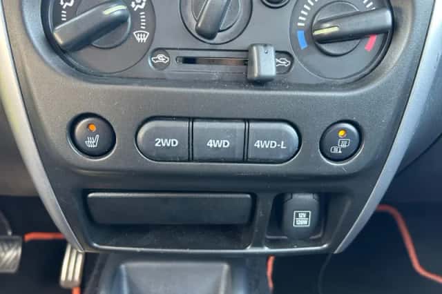 Suzuki Jimny (2015) thumbnail 21
