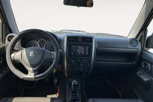 Suzuki Jimny (2015) thumbnail 23