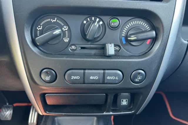 Suzuki Jimny (2015) thumbnail 27