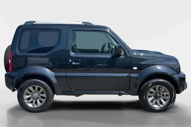 Suzuki Jimny (2015) thumbnail 4