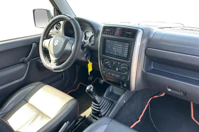 Suzuki Jimny (2015) thumbnail 8