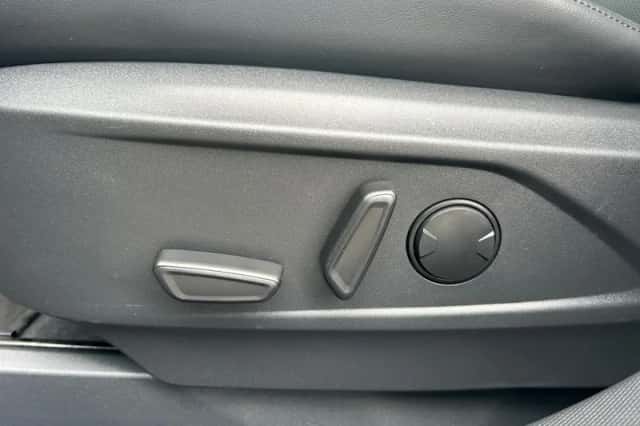 Ford Mustang Mach-E (2023) thumbnail 12