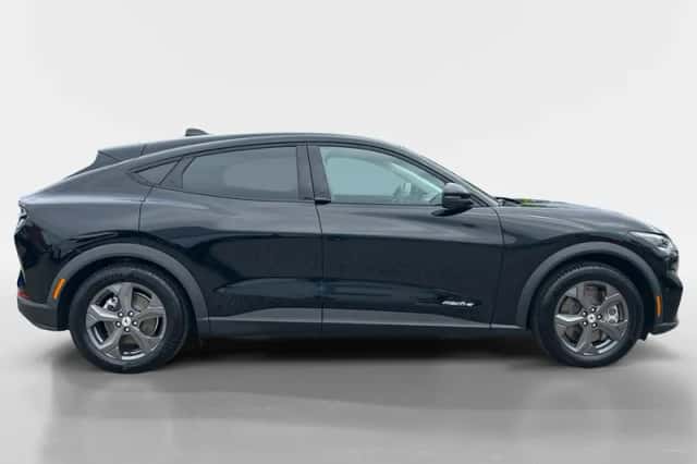 Ford Mustang Mach-E (2023) thumbnail 5