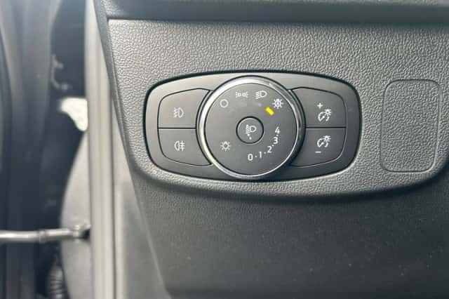 Ford Focus (2023) thumbnail 25