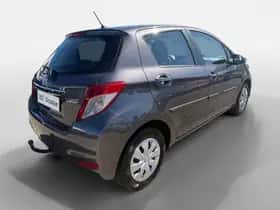 Toyota Yaris (2012) thumbnail 2