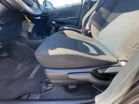 Toyota Yaris (2012) thumbnail 14