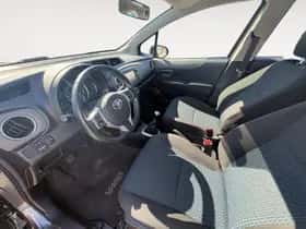Toyota Yaris (2012) thumbnail 15
