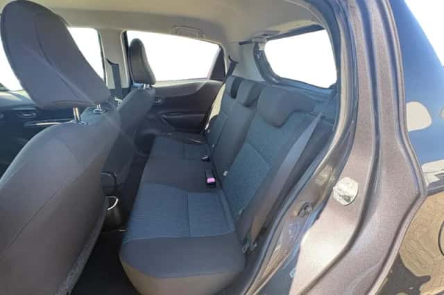 Toyota Yaris (2012) thumbnail 16