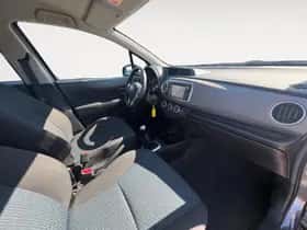 Toyota Yaris (2012) thumbnail 18