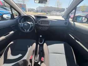Toyota Yaris (2012) thumbnail 19