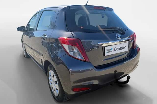 Toyota Yaris (2012) thumbnail 3