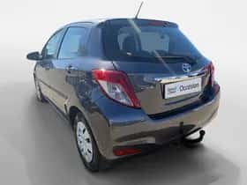 Toyota Yaris (2012) thumbnail 3