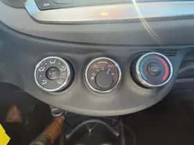 Toyota Yaris (2012) thumbnail 22