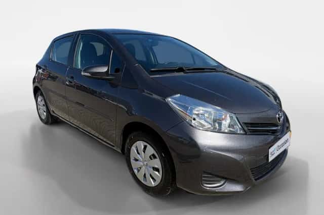Toyota Yaris (2012) thumbnail 4