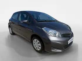 Toyota Yaris (2012) thumbnail 4