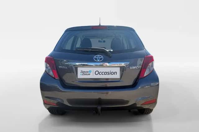 Toyota Yaris (2012) thumbnail 5