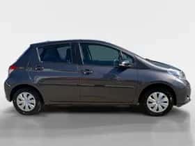 Toyota Yaris (2012) thumbnail 6