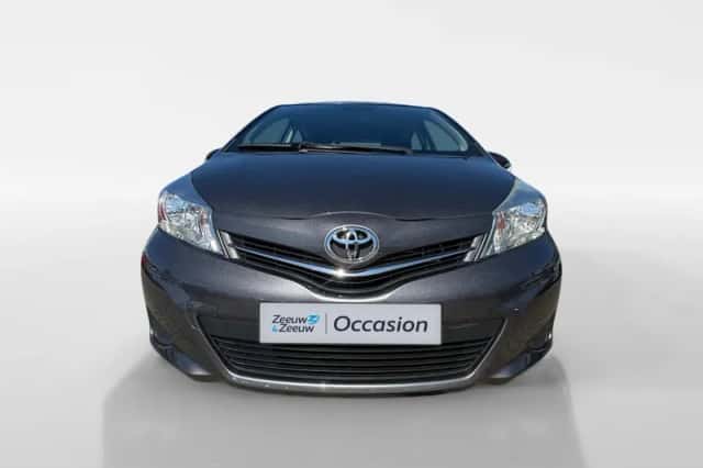 Toyota Yaris (2012) thumbnail 7