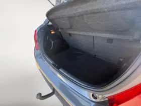 Toyota Yaris (2012) thumbnail 10