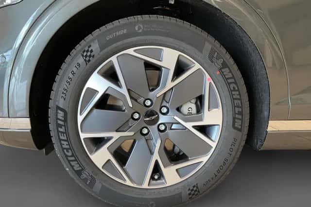 Genesis GV70 (2026) thumbnail 9