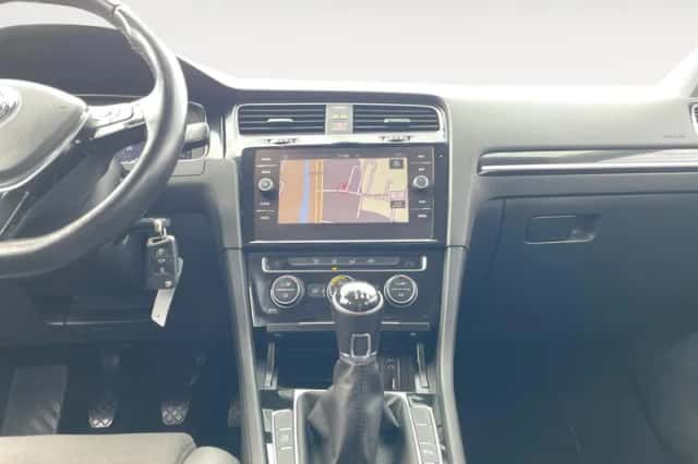 Volkswagen Golf (2017) thumbnail 18
