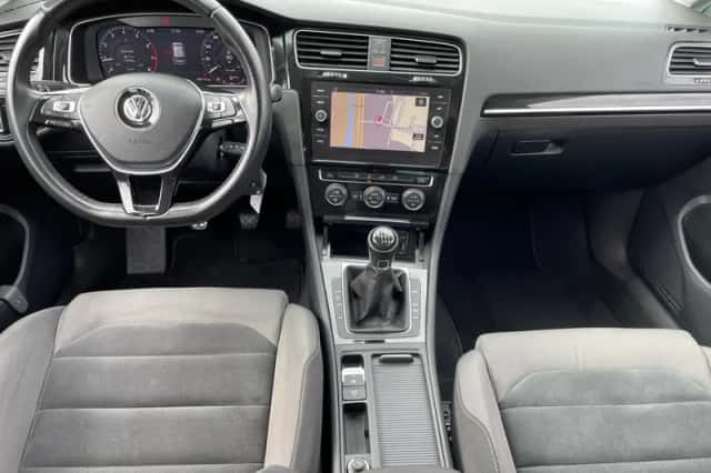 Volkswagen Golf (2017) thumbnail 9