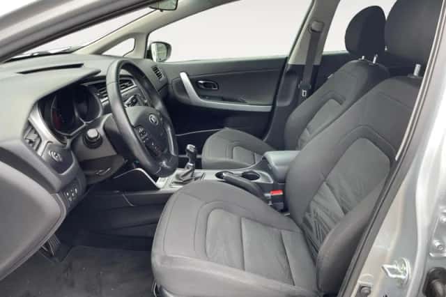 Kia Cee'd (2018) thumbnail 11