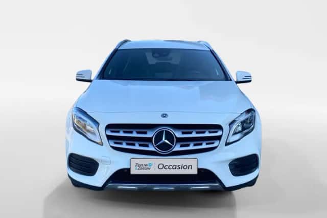 Mercedes-Benz GLA (2017) thumbnail 2