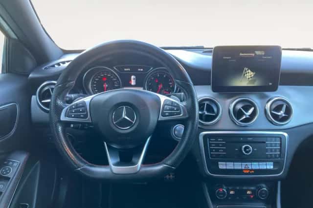 Mercedes-Benz GLA (2017) thumbnail 11