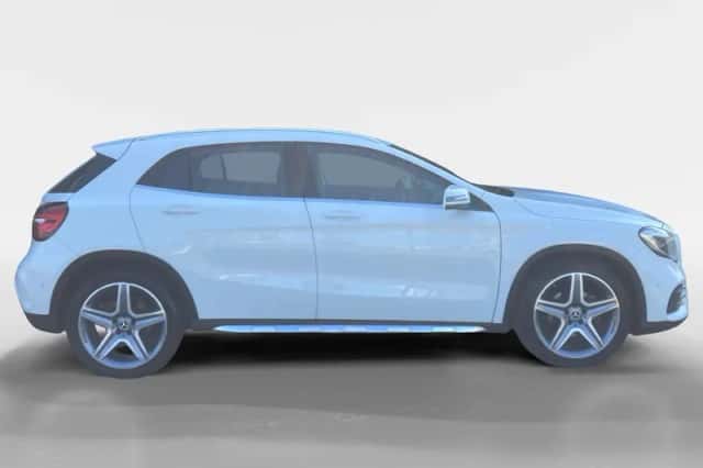 Mercedes-Benz GLA (2017) thumbnail 3