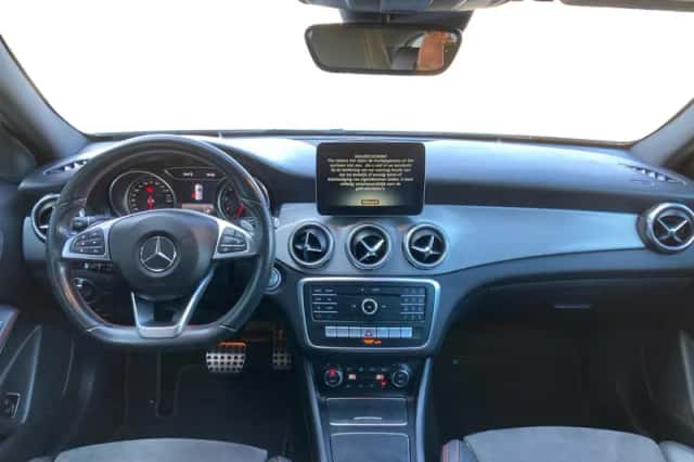 Mercedes-Benz GLA (2017) thumbnail 9