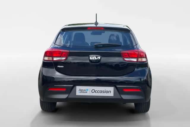 Kia Rio (2022) thumbnail 4