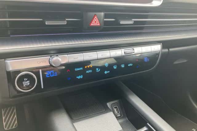 Hyundai Ioniq 6 (2023) thumbnail 22