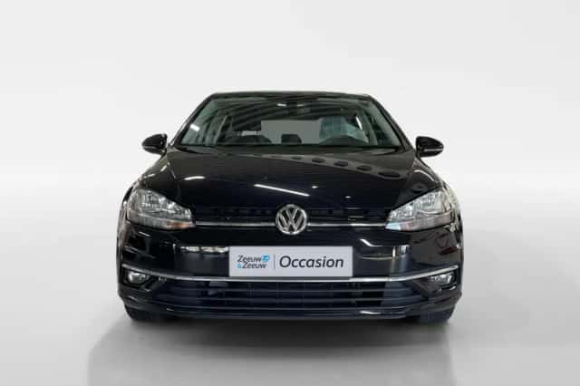 Volkswagen Golf (2017) thumbnail 2