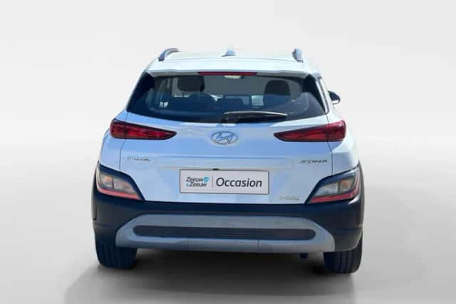 Hyundai Kona (2022) thumbnail 4