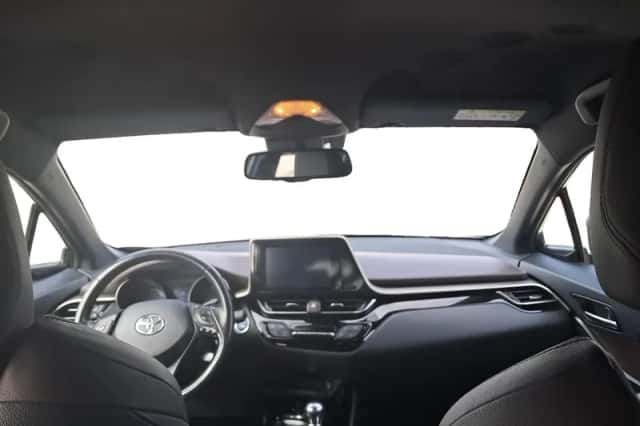Toyota C-HR (2018) thumbnail 14