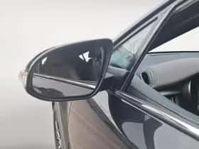 Toyota C-HR (2018) thumbnail 15