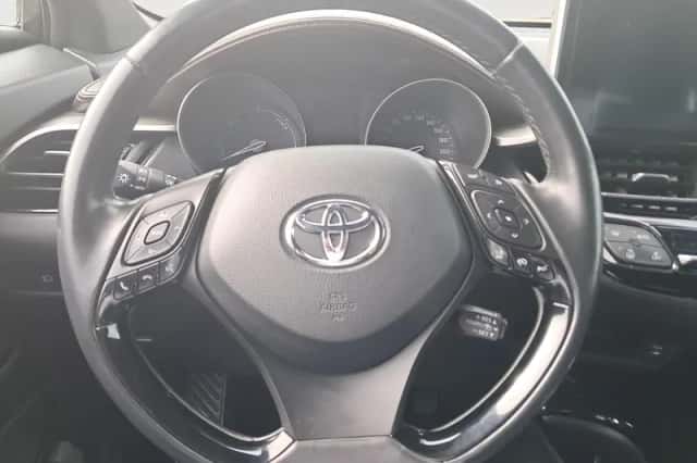Toyota C-HR (2018) thumbnail 17