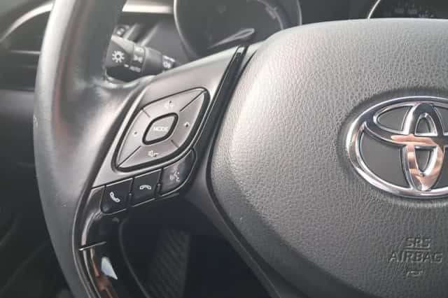 Toyota C-HR (2018) thumbnail 18