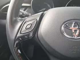 Toyota C-HR (2018) thumbnail 18