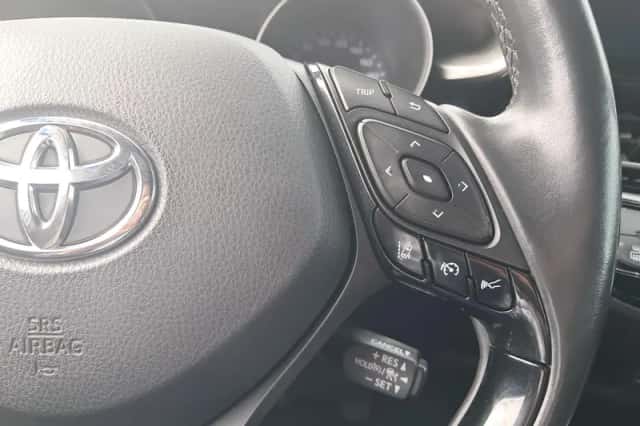 Toyota C-HR (2018) thumbnail 19