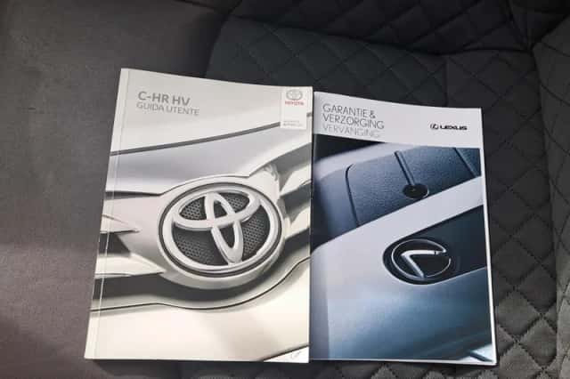 Toyota C-HR (2018) thumbnail 24