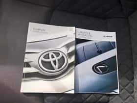 Toyota C-HR (2018) thumbnail 24