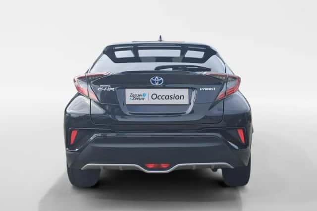 Toyota C-HR (2018) thumbnail 6