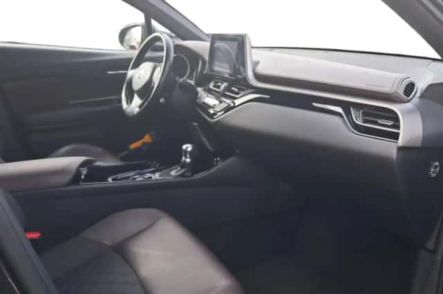 Toyota C-HR (2018) thumbnail 9
