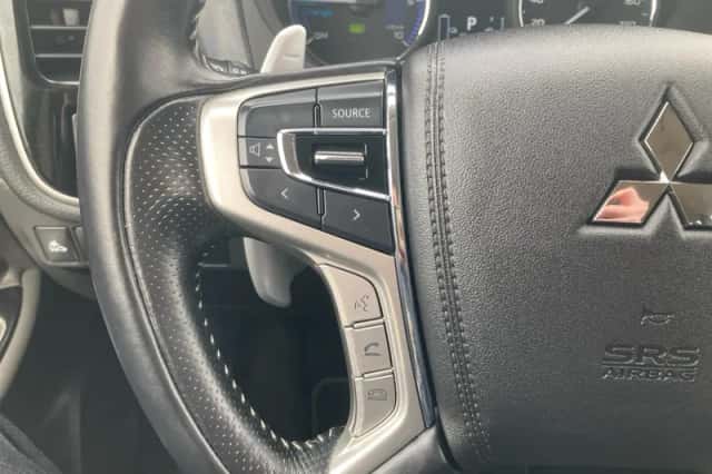 Mitsubishi Outlander (2019) thumbnail 11
