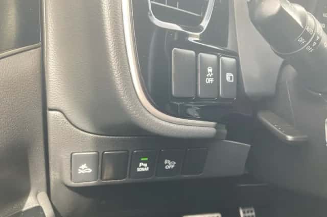 Mitsubishi Outlander (2019) thumbnail 13