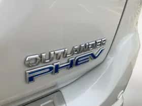 Mitsubishi Outlander (2019) thumbnail 15