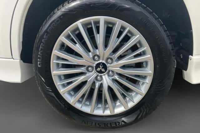Mitsubishi Outlander (2019) thumbnail 16