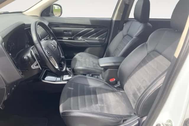 Mitsubishi Outlander (2019) thumbnail 18